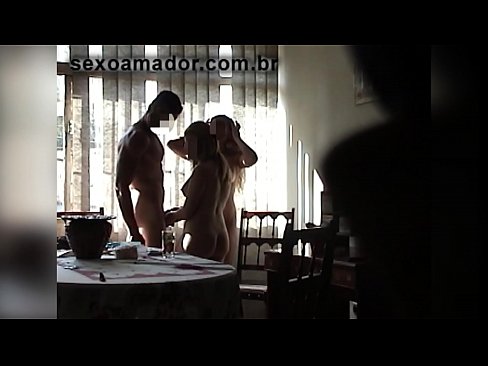 ❤️ Els amics sexuals conviden un home gegant i un trio amb ell ☑ Vídeo sexual al porno ca.com-porn-hat.ru ❤